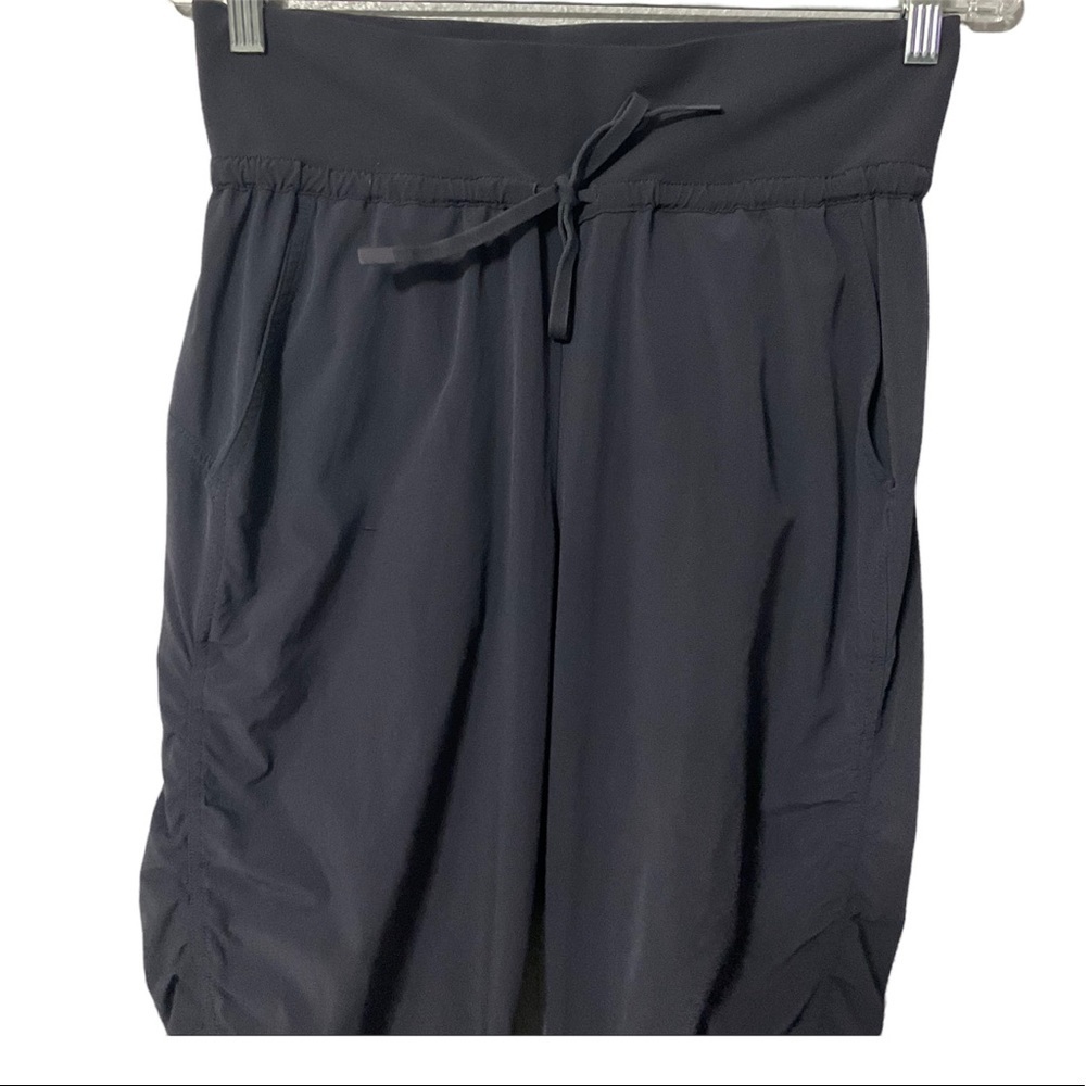 Athleta Attitude Crop Pant, Gray color Knit waistband for ease of movement B10 - Picture 4 of 15